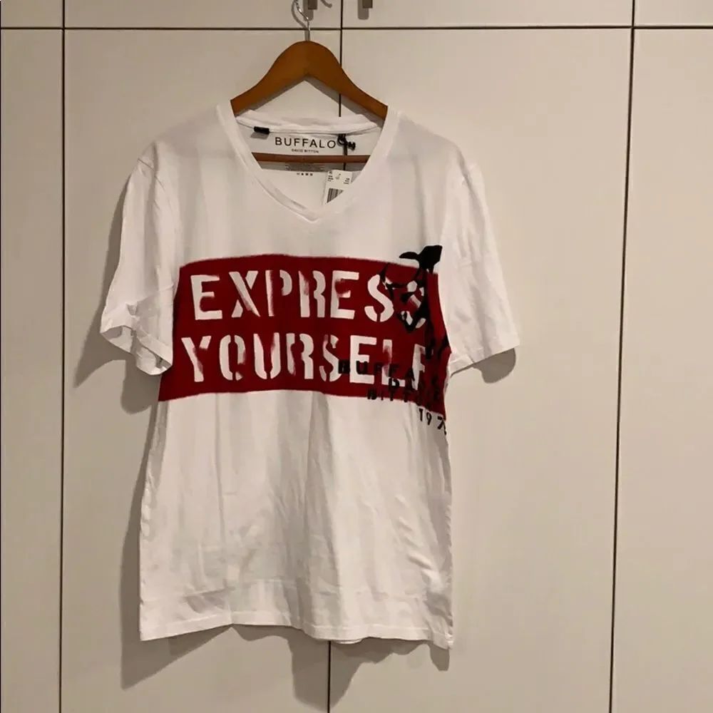 Men’s Buffalo 🐃 top 